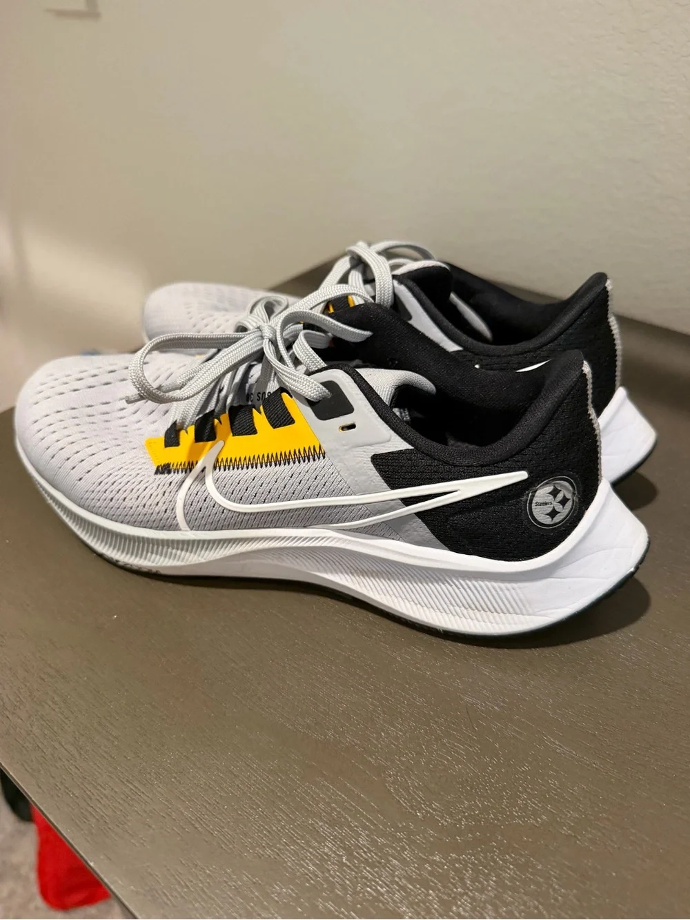 Steelers Nike Men's Running Shoes in Light Gray, Black & Yellow Accent